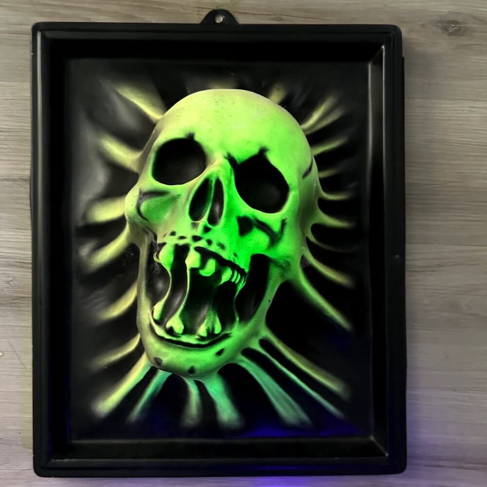Dark Illusions R. Marino Vintage 1994 3D Skull Glow in Dark Halloween Vintage
